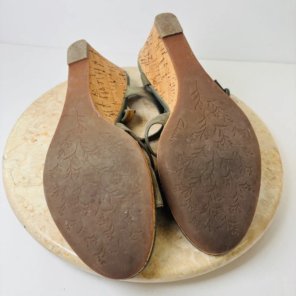 Clarks Women's‎ 9.5 Miami Beach Green Wedge Sandals Leather Embelished Cork